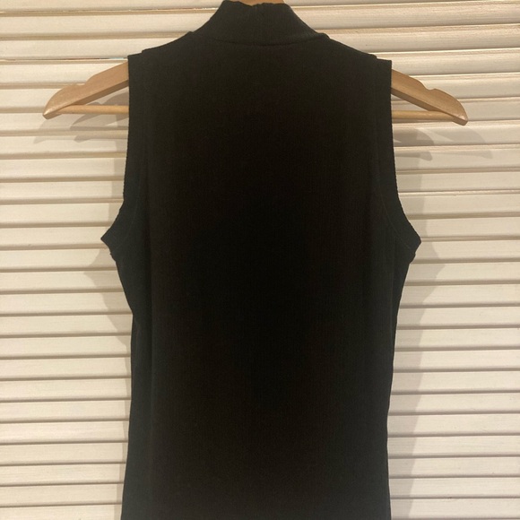 SOLD Banana Republic Mock Neck Sleeveless Tank XS in Black - Picture 4 of 4